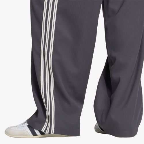 Pantalons adidas Firebird Track Pant / M/40 - adidas Originals - Modalova