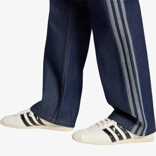 Pantalons adidas Firebird Mid Rise Straight Denim Pant 25/32 - adidas Originals - Modalova