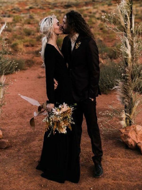 Robes de mariée gothiques A-ligne manches longues fendues sur le devant robe de mariée longueur au sol personnalisation gratuite - milanoo.com - Modalova