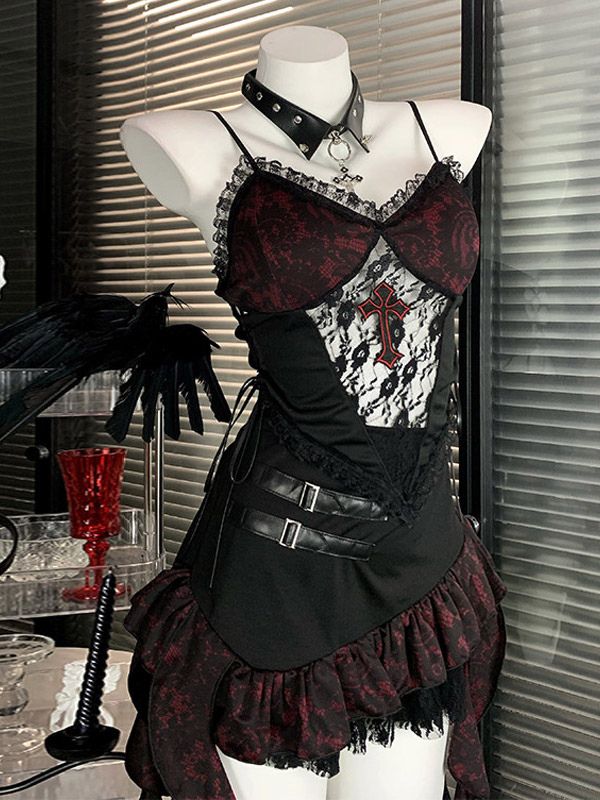 Ensemble gothique lolita punk jupe spaghetti mini en dentelle rouge et haut - milanoo.com - Modalova