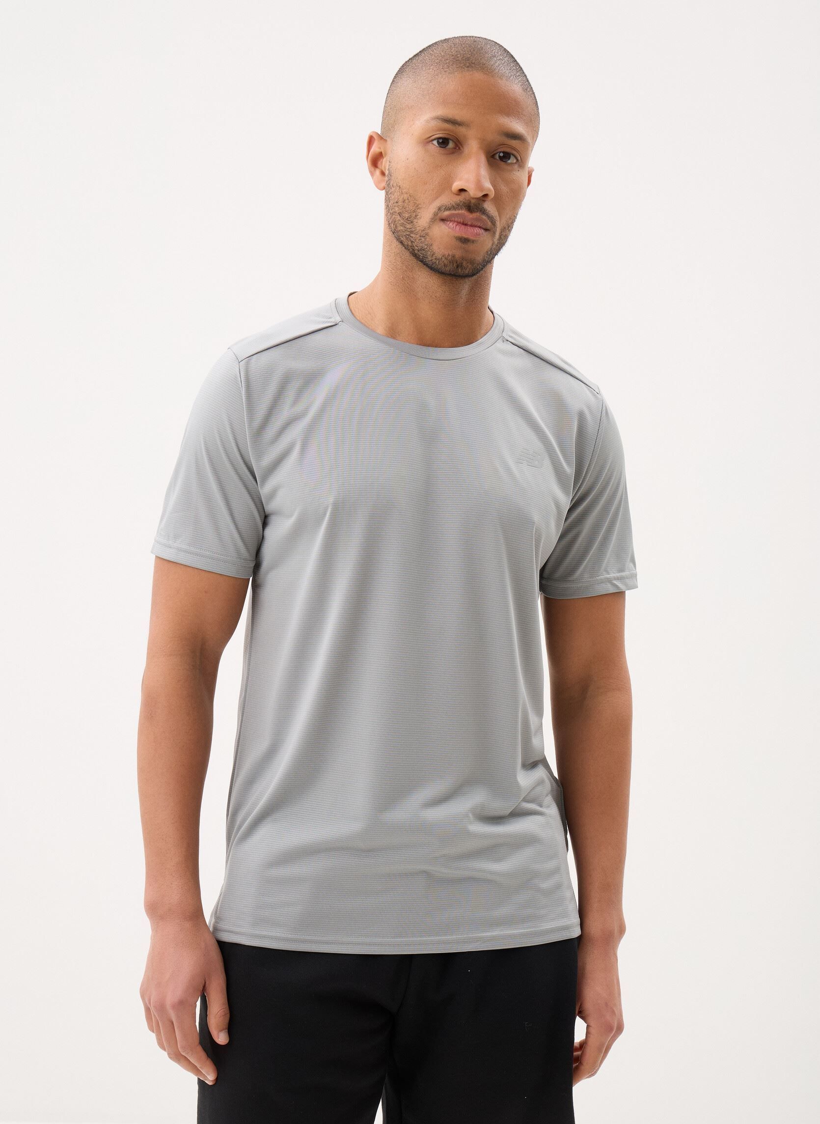 Vêtements Sport Essentials T-Shirt Men - New Balance - Modalova