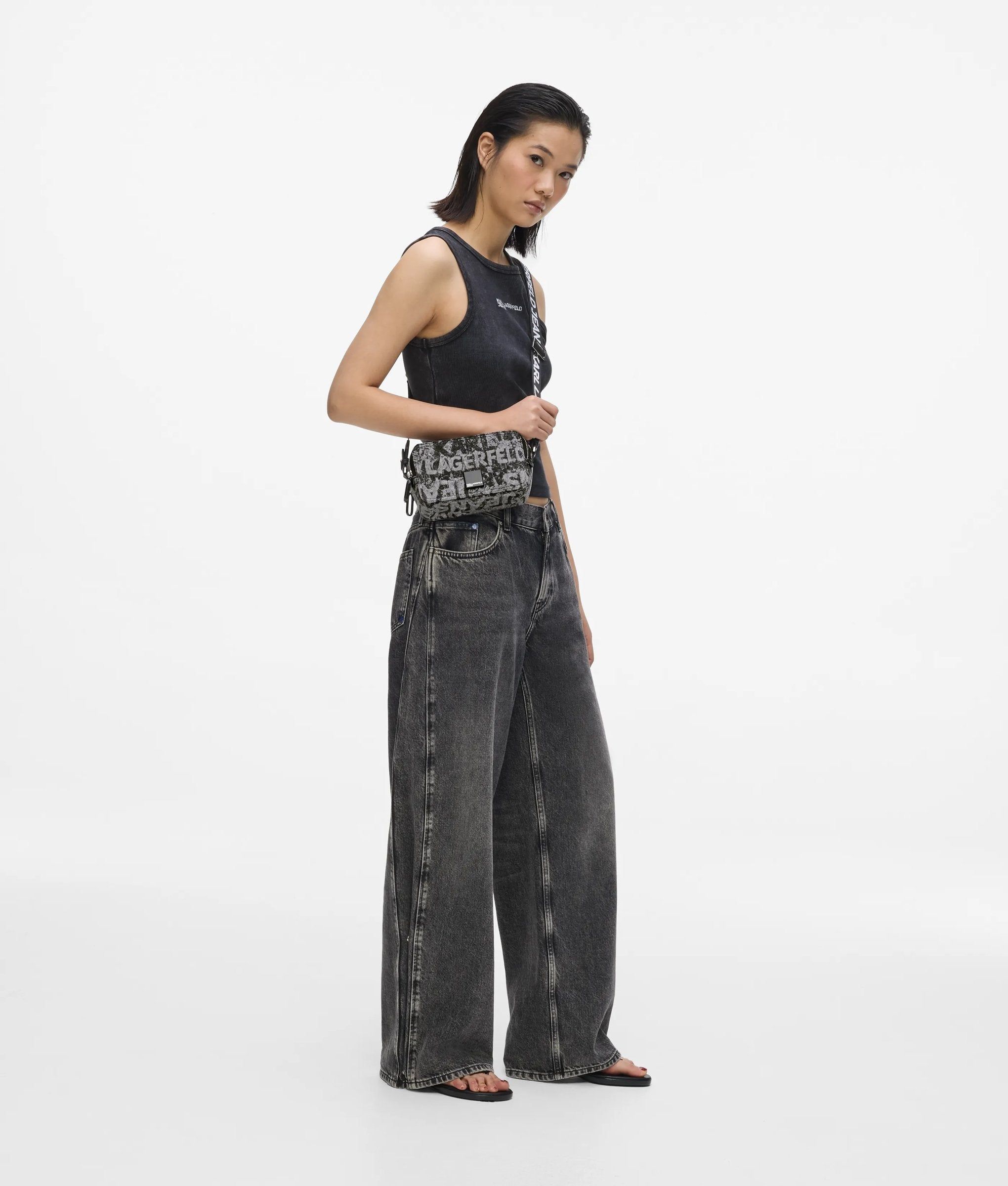 Sac Caméra À Bandoulière En Denim Avec Imprimé Graphique, , Denim Texturé À Logo Imprimé Intégral, Taille: One Size - KL Jeans - Modalova