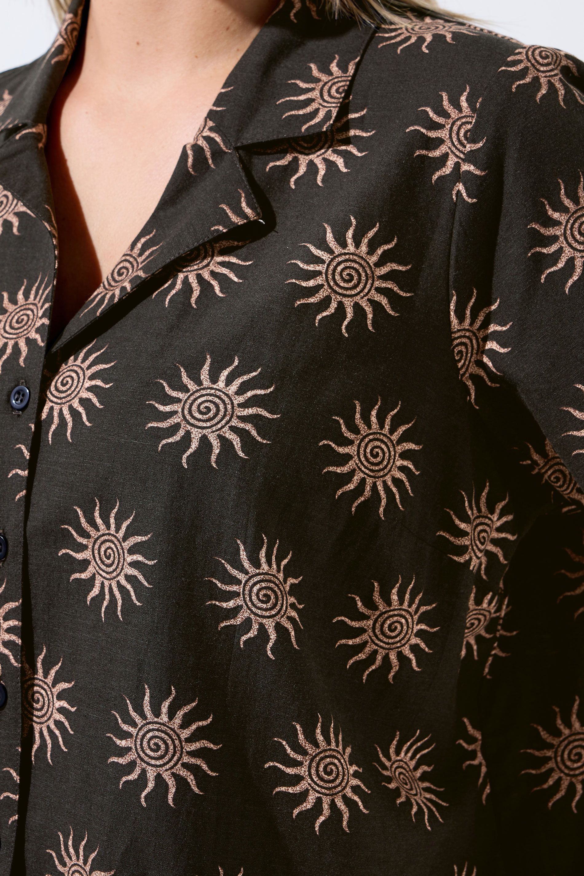 Yours Chemise Droite Marron Foncé À Imprimé Soleilsize 58-60 - Limited Collection - Modalova