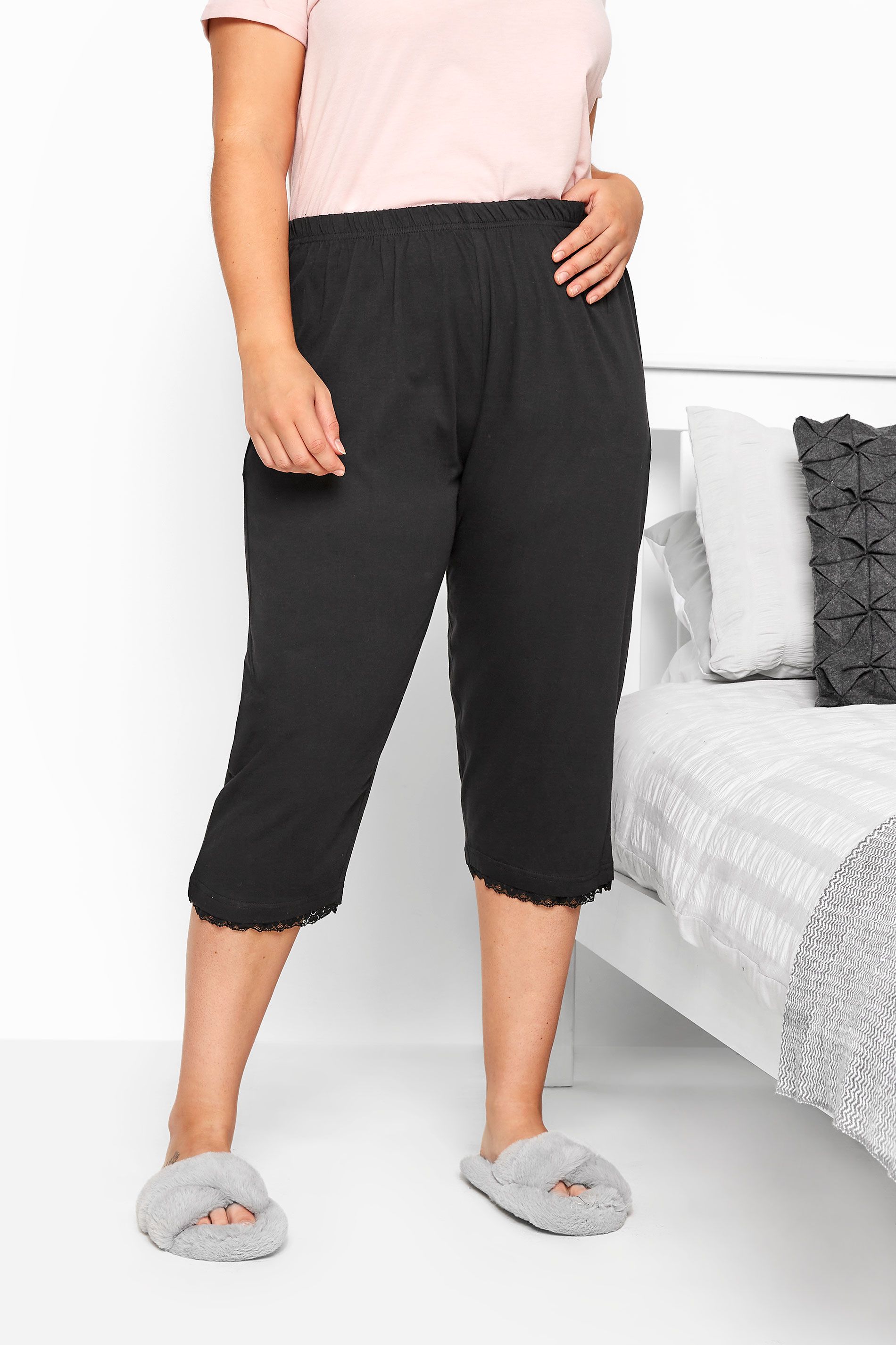 Pantacourt Pyjama Noir Avec Bordure Dentellesize 66-68 - Yours - Modalova