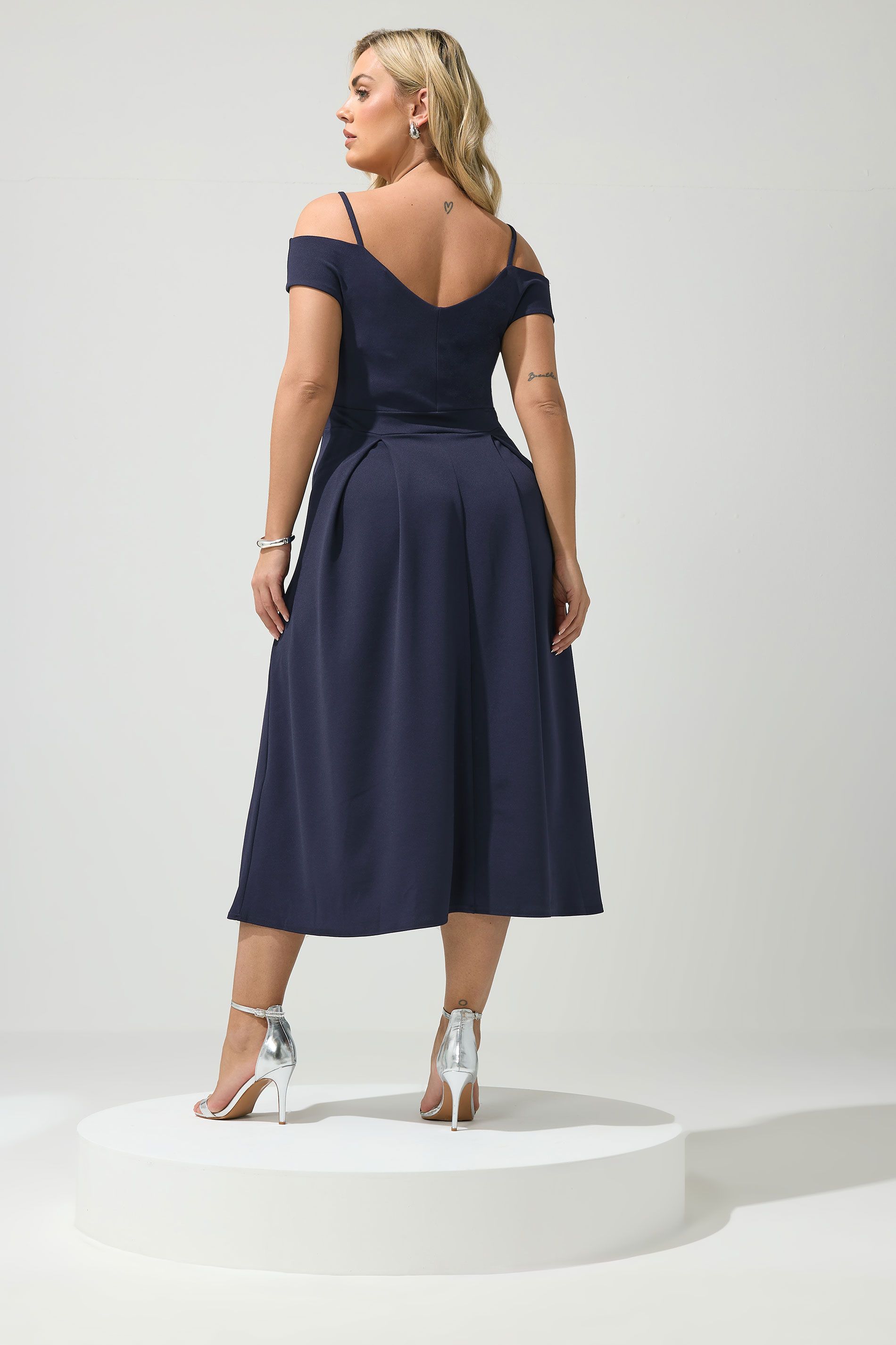 Robe Patineuse Bleu Marine À Col Bardot Size 54-56 - Yours London - Modalova