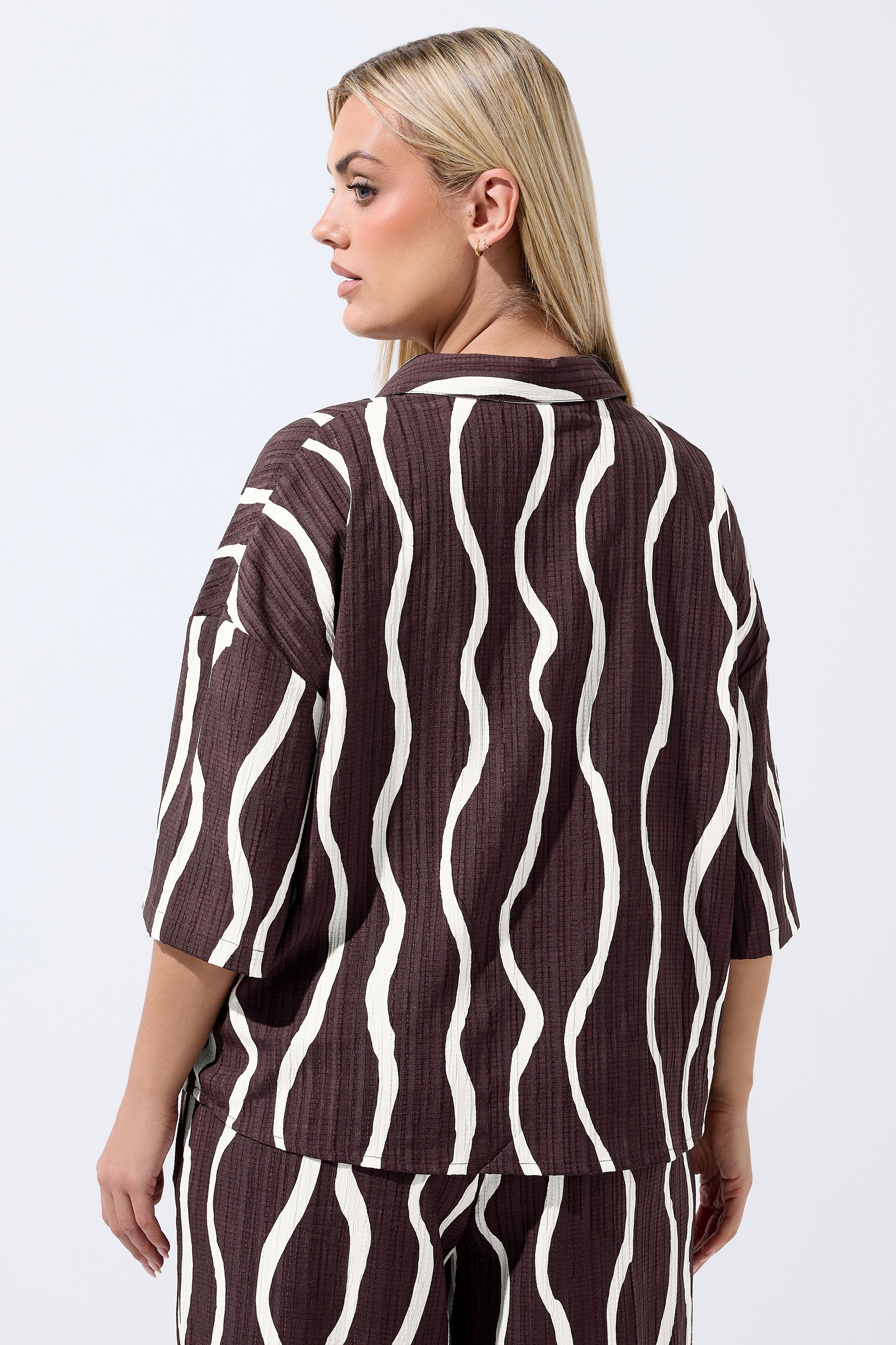 Chemise Droite Marron À Imprimé Ondulé Size 46 - Limited Collection - Modalova