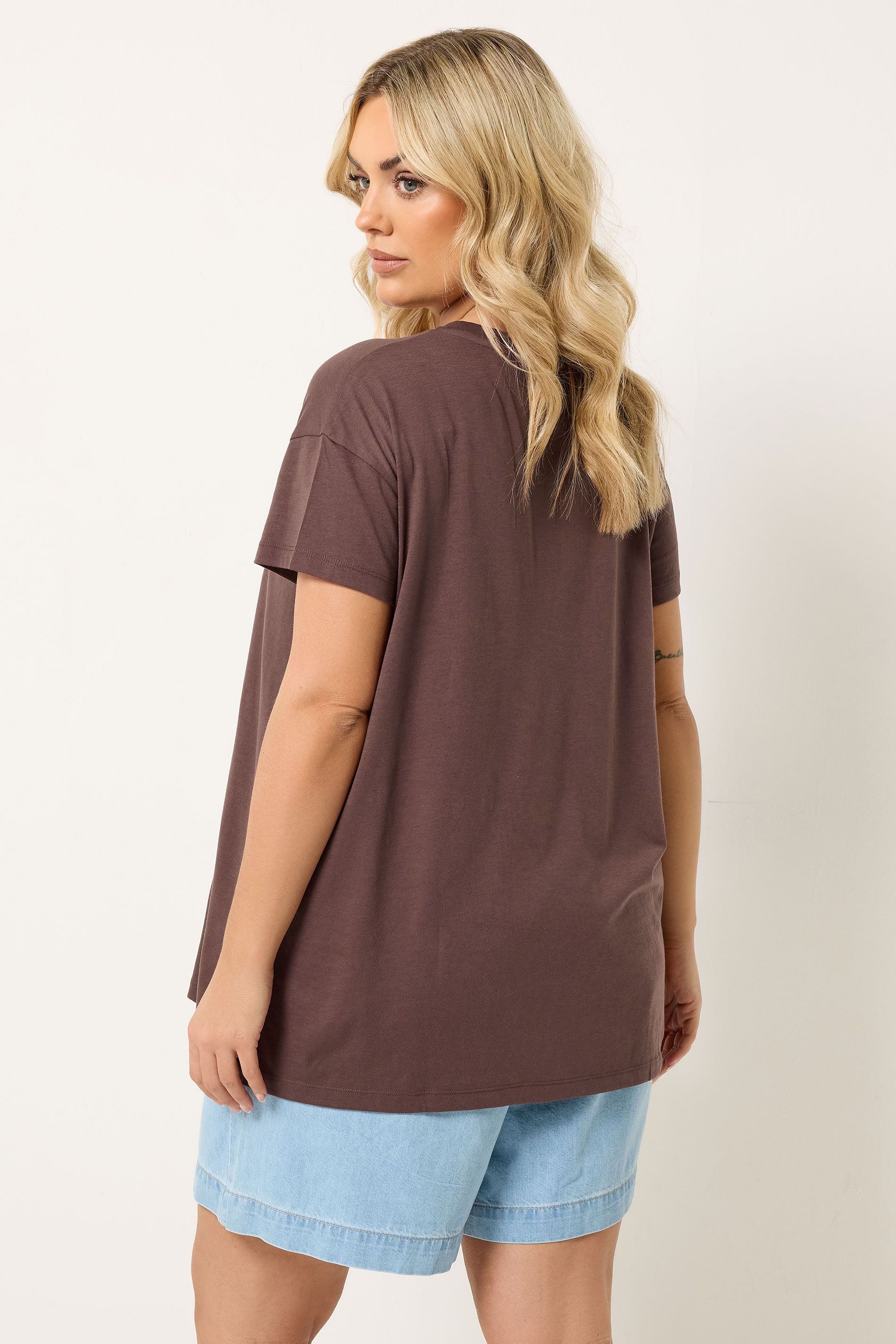 Tshirt Marron Chocolat À Message « Summer Treasures » Size 42 - Yours - Modalova