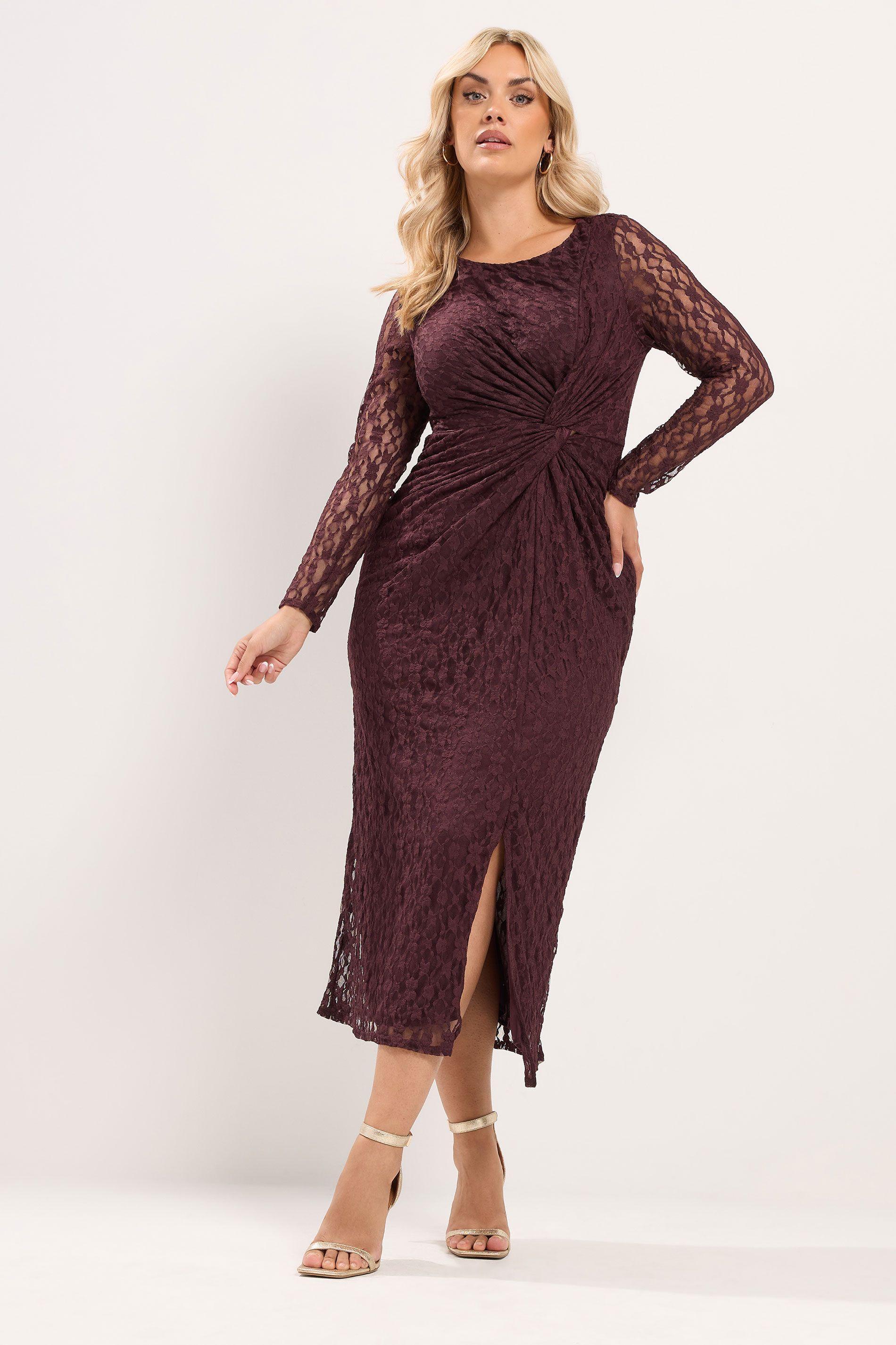 Robe Marron Chocolat En Dentelle Avec Détail Torsadé Sur Le Côté Size 50 - Yours London - Modalova