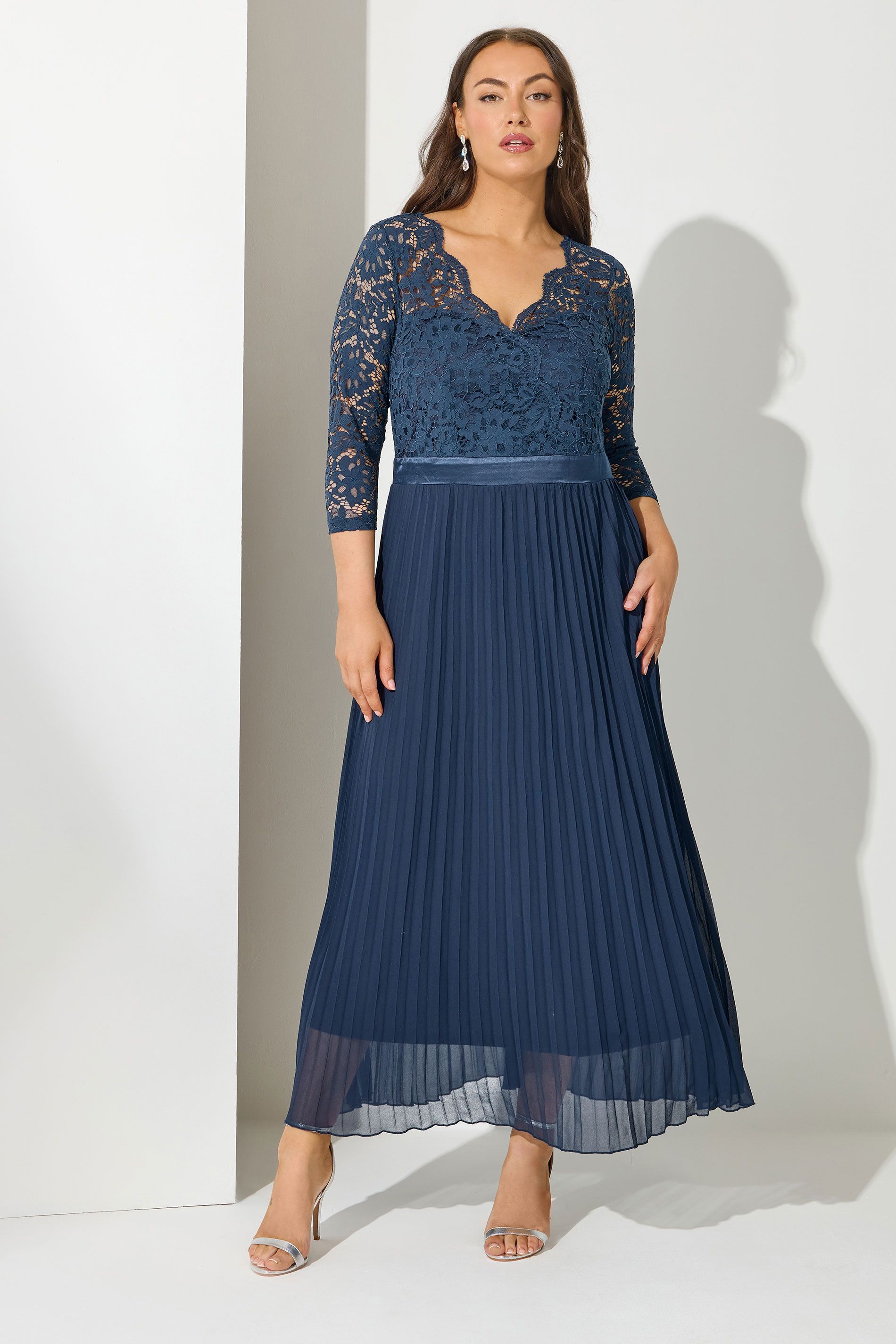 Robe Maxi Bleue Marine Cachecoeur & Dentelle Size 46 - Yours London - Modalova