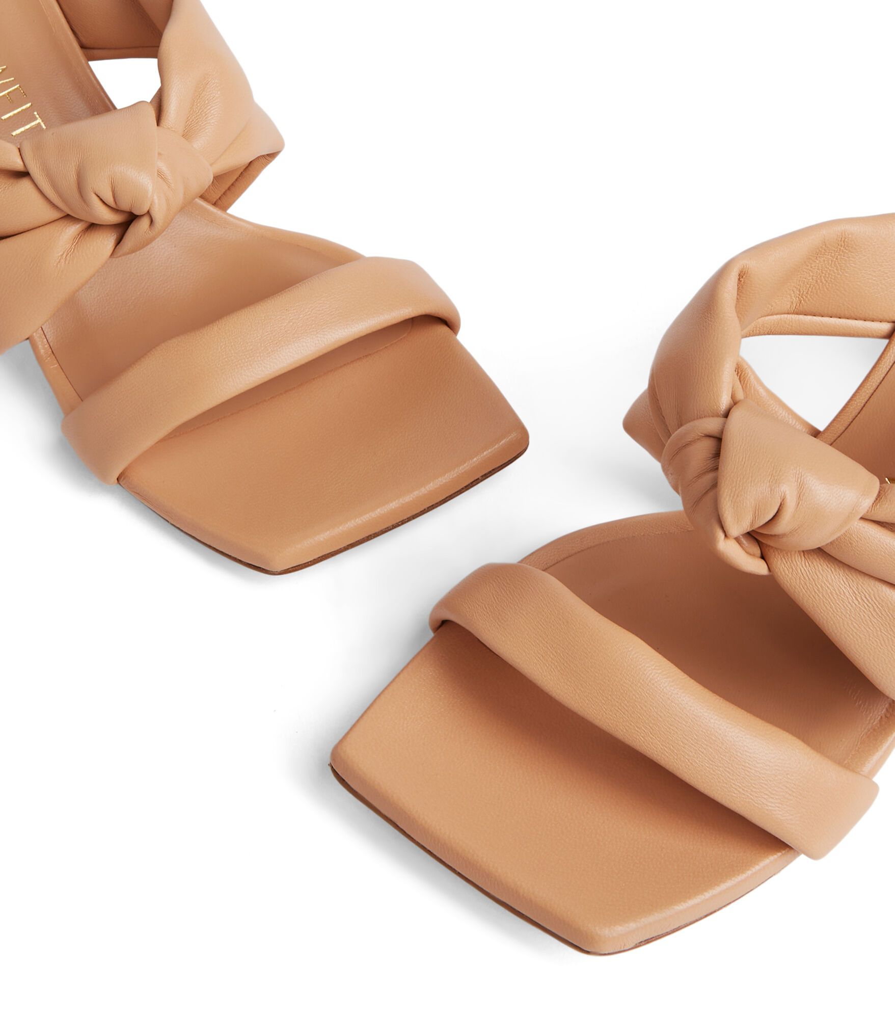 PLAYA 75 KNOT BLOCK SLIDE, SANDALES ET CHAUSSURES COMPENSÉES, , CUIR NAPPA VERNI - Stuart Weitzman - Modalova