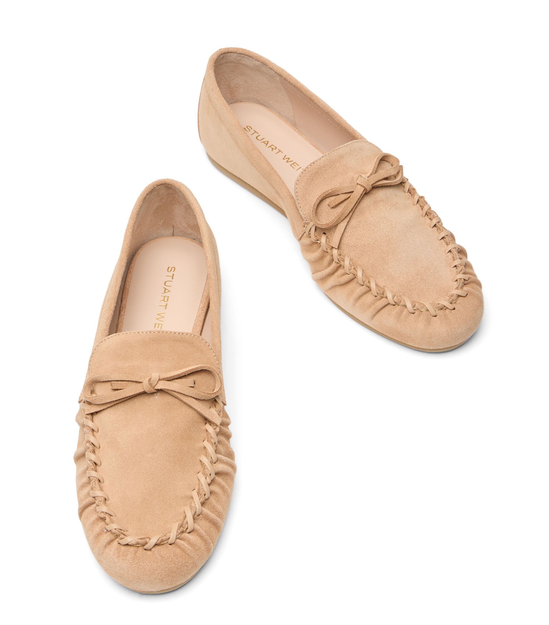 BRITT BOW LOAFER, CHAUSSURES PLATES ET MOCASSINS, , SPORT SUEDE - Stuart Weitzman - Modalova
