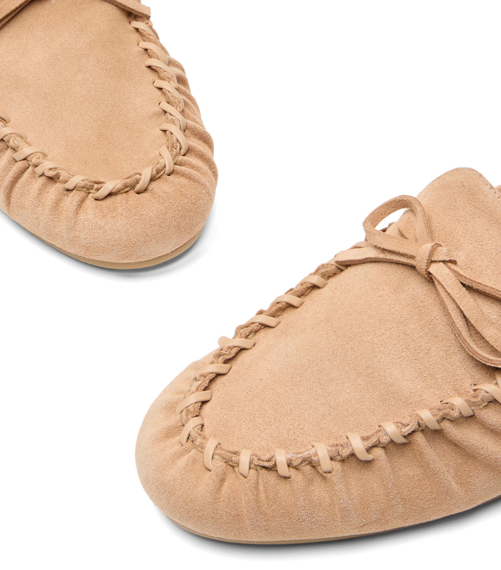 BRITT BOW LOAFER, CHAUSSURES PLATES ET MOCASSINS, , SPORT SUEDE - Stuart Weitzman - Modalova