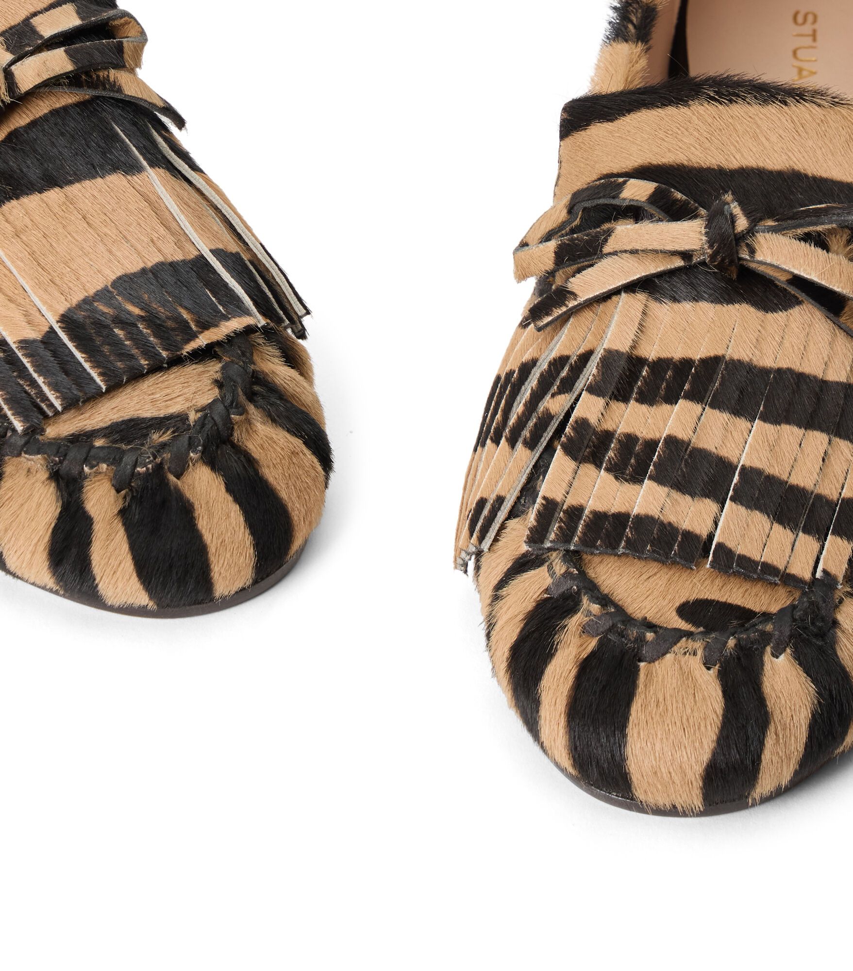 MOCASSIN BRITT À FRANGES, CHAUSSURES PLATES ET MOCASSINS, //, BECERRO CON PELO ESTAMPADO CEBRA - Stuart Weitzman - Modalova