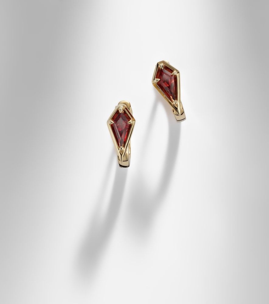 Boucles d'oreilles Kite en or 14 ct et grenat - Stone and Strand - Modalova