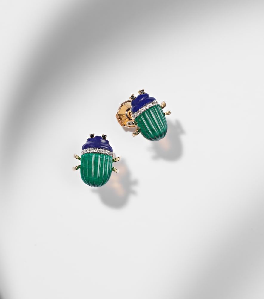 Yvonne Léon Boucles d’oreilles Scarabée en or 9 ct, malachite, lapis-lazuli et diamants - Yvonne Leon - Modalova