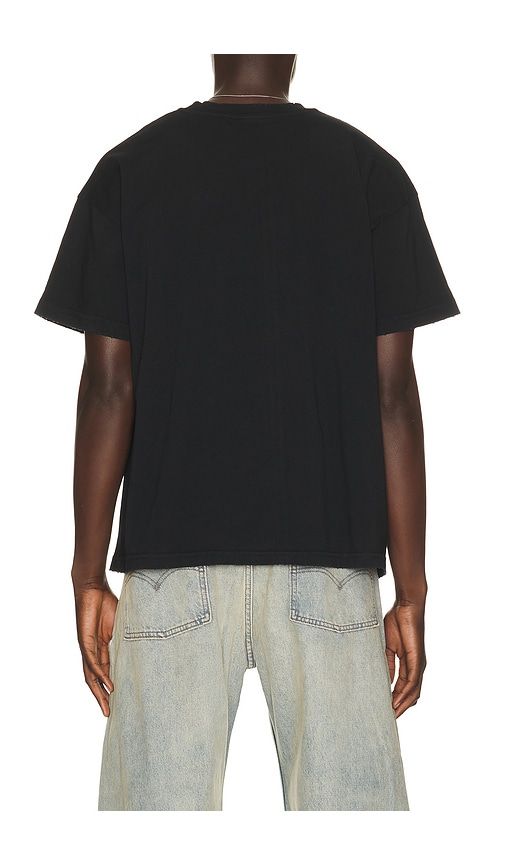 T-SHIRT en . Taille L. Also en M, S, XL/1X - Barriers Worldwide - Modalova
