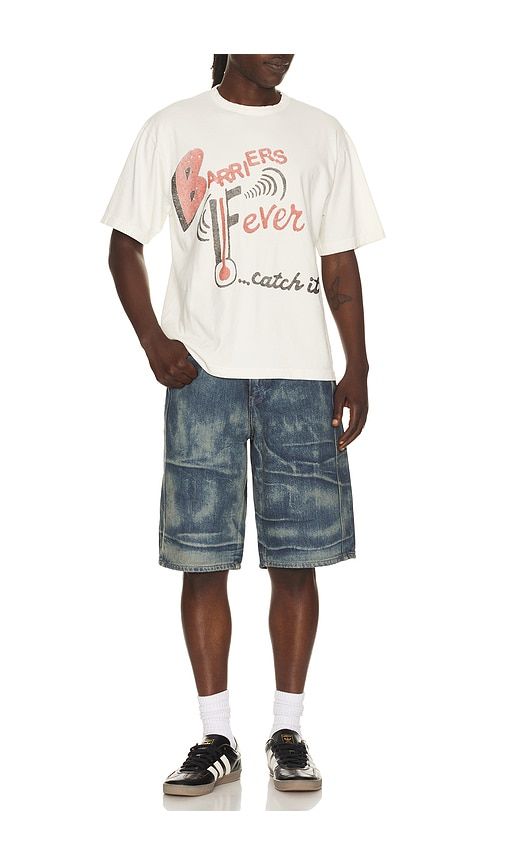 T-SHIRT en . Taille L. Also en M, S, XL/1X - Barriers Worldwide - Modalova