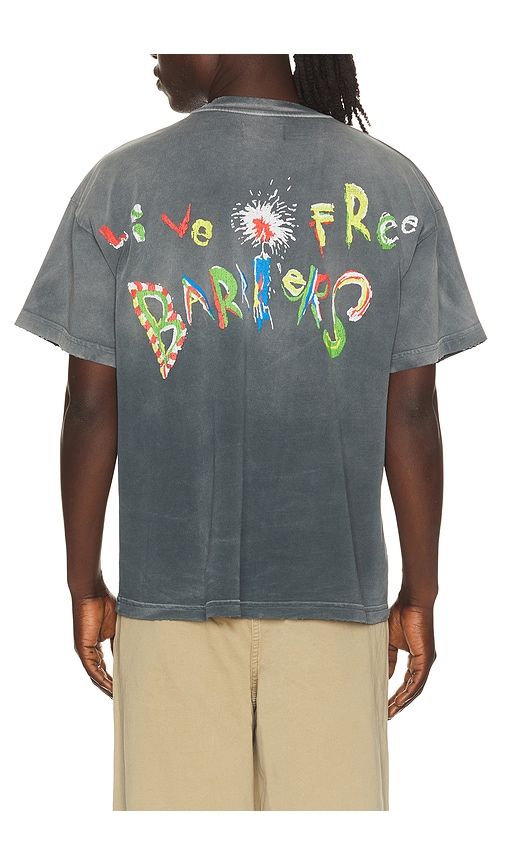 T-SHIRT en . Taille L. Also en M, S, XL/1X - Barriers Worldwide - Modalova