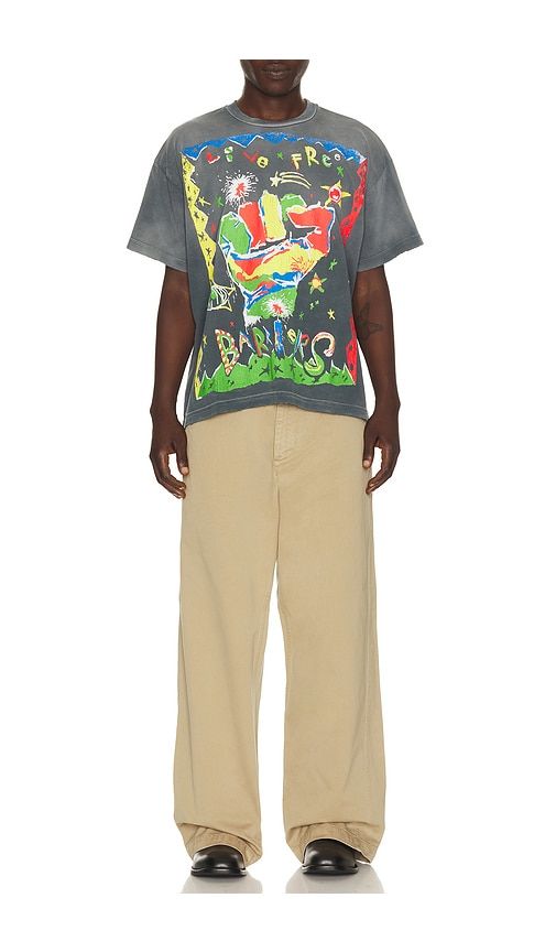 T-SHIRT en . Taille L. Also en M, S, XL/1X - Barriers Worldwide - Modalova