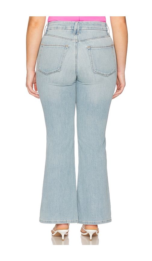 JEAN FLARE en . Taille 20. Also en 22, 24 - Good American - Modalova
