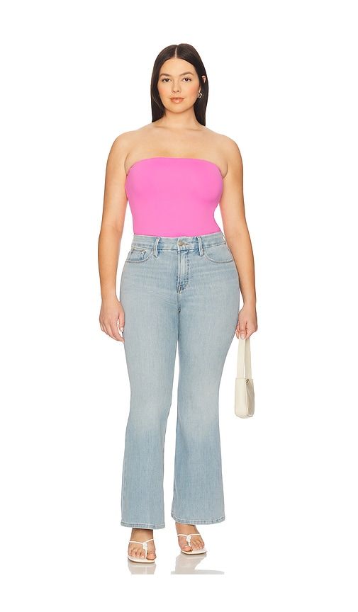 JEAN FLARE en . Taille 20. Also en 22, 24 - Good American - Modalova
