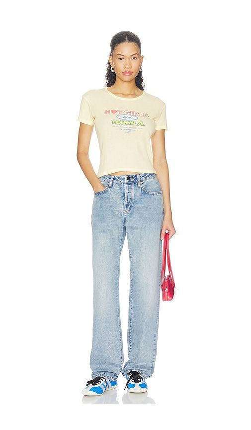 T-SHIRT HOT GIRLS DRINK TEQUILA en . Taille XS. Also en S, M, L, XL - The Laundry Room - Modalova