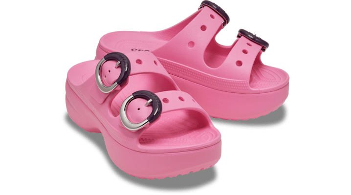 Saturday Platform Dipped Buckle Sandales s Pink Lemonade 34 - Crocs - Modalova