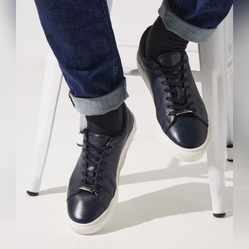 Izac sneakers deals